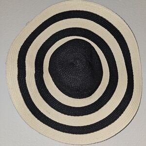 Black and Cream Striped Sun Hat